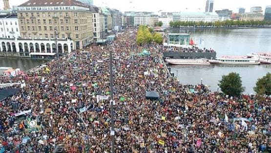 देखिए...साल 2019 की देश और दुनिया की सबसे ताकतवर तस्वीरें