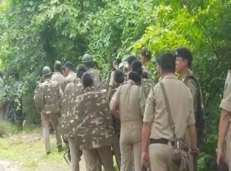कोयला प्रोजेक्ट के लिए पुलिस ने जंगल को घेरा, काटे गए 40 हजार पेड़