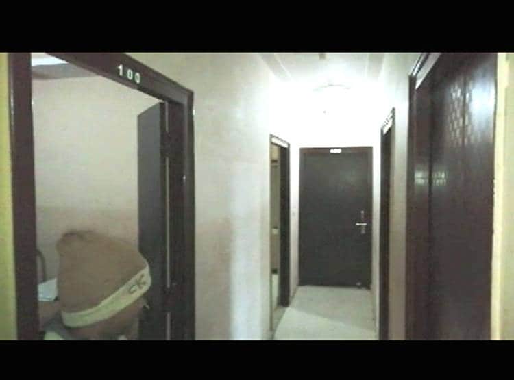 कमरा नंबर 103 का खटखटाया दरवाजा, अंदर द‍िखी प्रेमी जोड़े की लाश