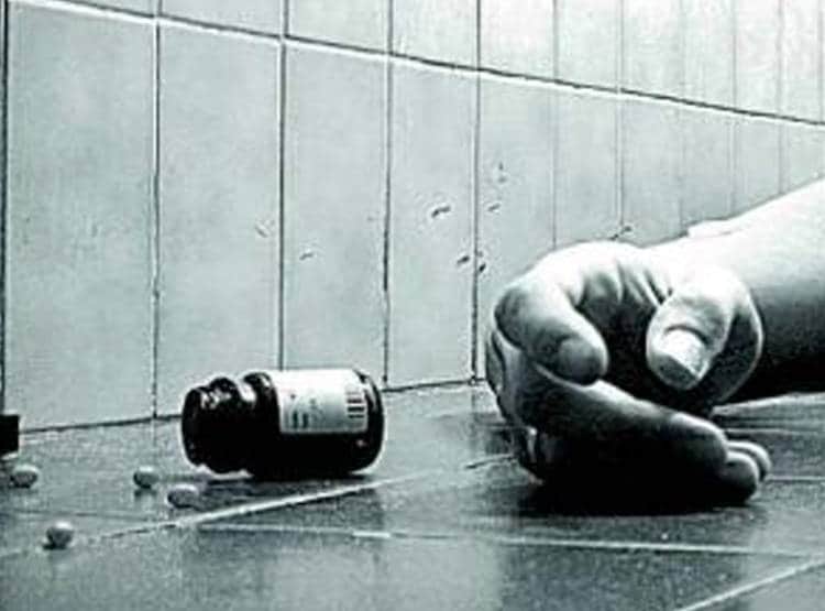 कमरा नंबर 103 का खटखटाया दरवाजा, अंदर द‍िखी प्रेमी जोड़े की लाश