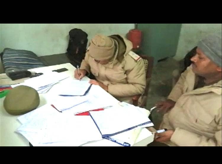 कमरा नंबर 103 का खटखटाया दरवाजा, अंदर द‍िखी प्रेमी जोड़े की लाश