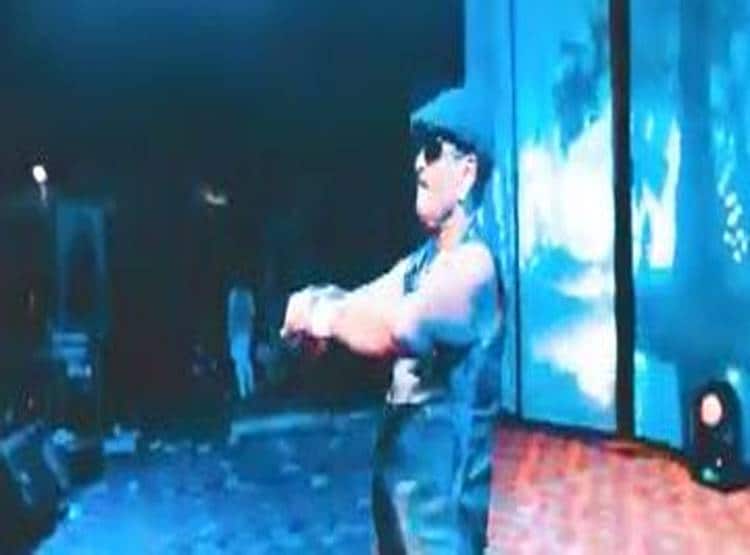 70 साल के डॉक्टर का ऋतिक रोशन जैसा डांस इंटरनेट पर मचा रहा सनसनी