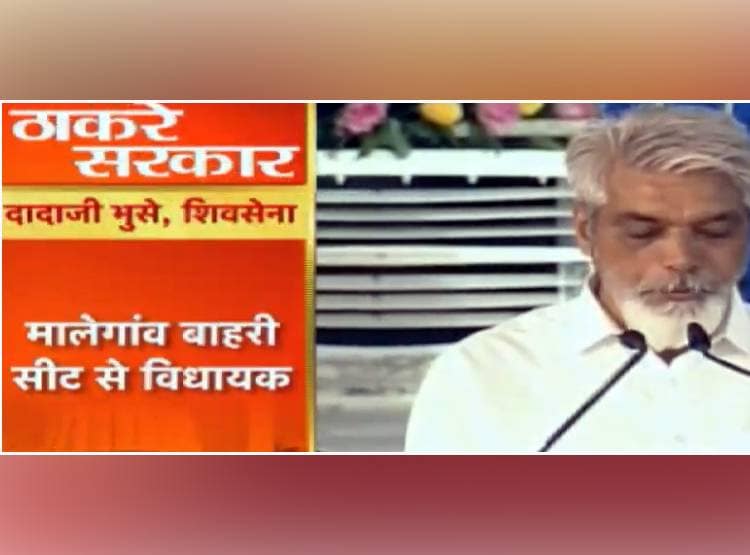 प‍िता चीफ मिनिस्टर, बेटा पावरफुल मिनिस्टर, देखें ठाकरे कैबिनेट की फोटो