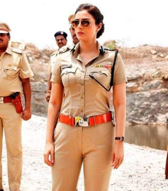 रानी मुखर्जी से पहले इन एक्ट्रेस ने निभाए लेडी कॉप के रोल, देखें लुक