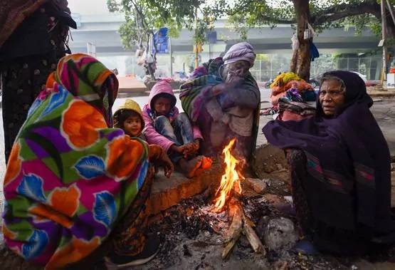 मौसम ने किया जादू और गायब हो गया ताजमहल!