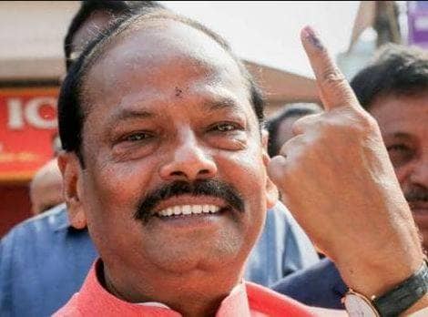 रघुवर दास ने जिस नेता का टिकट काटा था उसी ने चुनाव में हरा दिया