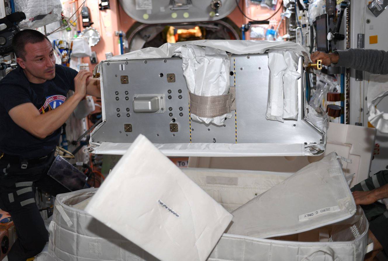 अंतरिक्ष में होटल बनाएगा NASA लेकिन इंसानों की नो एंट्री