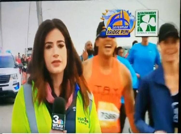 रेस की लाइव रिपोर्टिंग कर रही थी महिला, शख्स ने की अश्लील हरकत