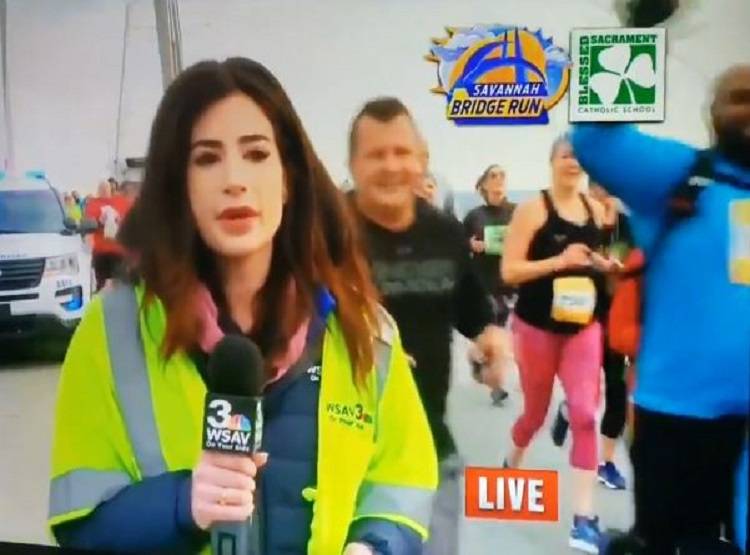 रेस की लाइव रिपोर्टिंग कर रही थी महिला, शख्स ने की अश्लील हरकत