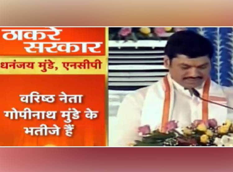 प‍िता चीफ मिनिस्टर, बेटा पावरफुल मिनिस्टर, देखें ठाकरे कैबिनेट की फोटो