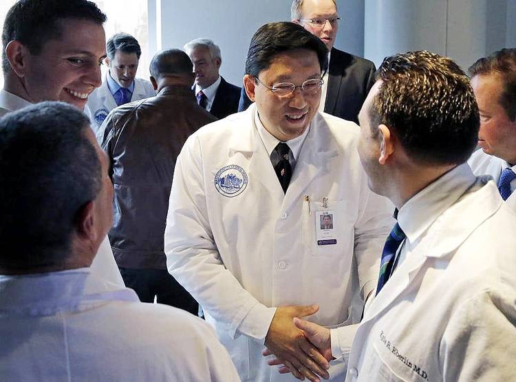 पैदा हुआ तो थे ही नहीं अंडकोश, 36 की उम्र में जुड़वा भाई से लिया