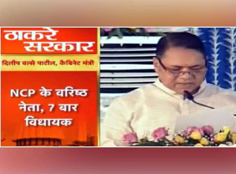 प‍िता चीफ मिनिस्टर, बेटा पावरफुल मिनिस्टर, देखें ठाकरे कैबिनेट की फोटो