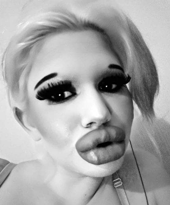 बार्बी डॉल बनने के लिए बर्बाद कर डाला चेहरा और फिर...