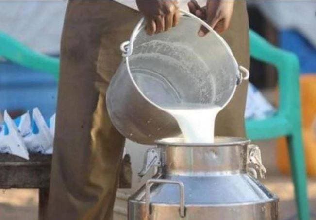 अमूल दूध में प्लास्टिक? वीडियो बनाने वाले पर कंपनी ने कराई FIR