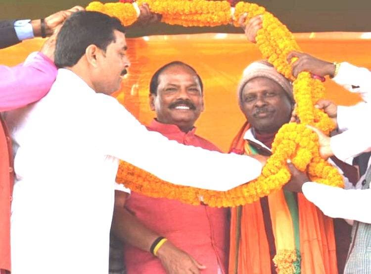 बागी को हराकर पहली बार MLA बने थे रघुवर, अब खुद बागी से हारे