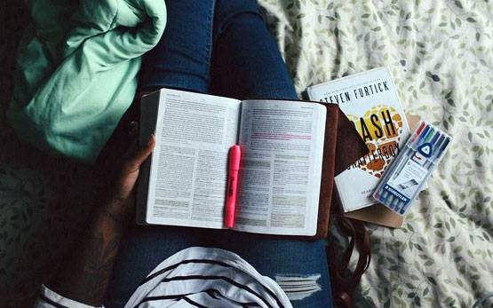 जानिए A लेटर से शुरू नाम वालों के लिए कैसा रहेगा साल 2020?