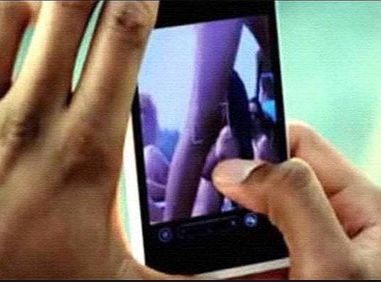 महिला मरीजों का न्यूड वीडियो बना पोर्न वेबसाइट पर बेचता था!