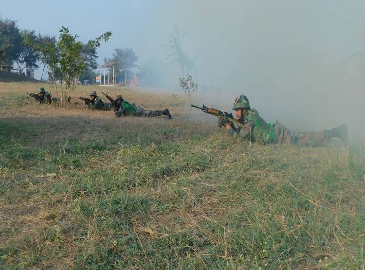 LoC पर तनाव, PAK आर्मी चीफ बोले-कश्मीर पर किसी हाल में समझौता नहीं
