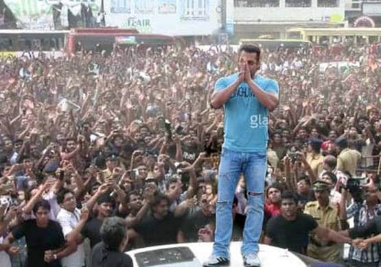 शर्टलेस से लेकर मेगा स्टार तक, ये चीजें बनीं सलमान की पहचान