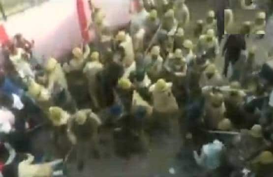 CAA: मेरठ से कानपुर तक, यूपी के जिलों में हिंसा की देखें तस्वीरें