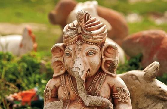 नए साल से पहले घर से हटा दें ये 5 चीजें, नहीं तो रहेगी तंगहाली