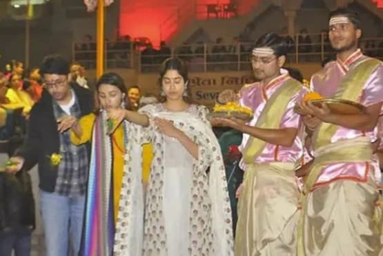 वाराणसी में वैकेशन मना रही जाह्नवी कपूर, ये तस्वीरें हो रही वायरल