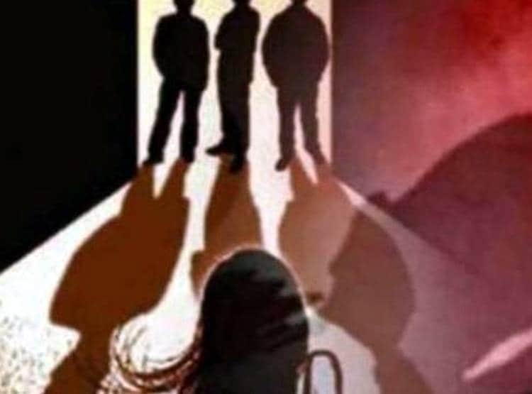कोच‍िंग जाती छात्रा से कही भाई के एक्सीडेंट की बात, कार में गैंगरेप