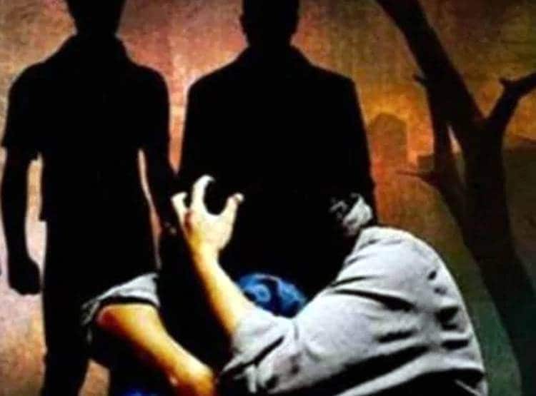 बेटी का 3 लोगों से रेप कराती रही मां, पति को कर देती थी बेहोश