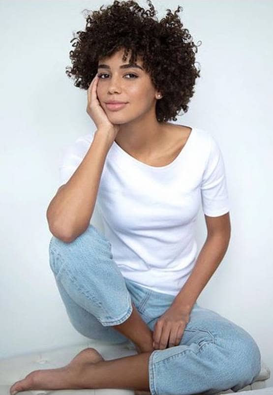 इन लड़कियों की खूबसूरती देखकर, अब तो 'गोरे रंग पे न इतना गुमान कर'