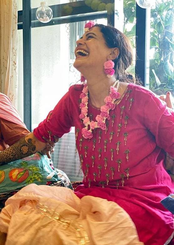 मोना सिंह की मेहंदी सेरेमनी, देखें इनसाइड फोटोज, 27 दिसंबर को बजेगी शहनाई