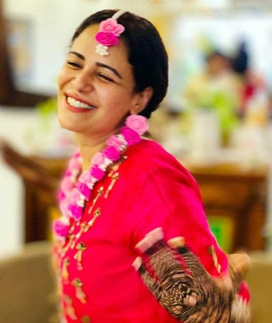 मोना सिंह की मेहंदी सेरेमनी, देखें इनसाइड फोटोज, 27 दिसंबर को बजेगी शहनाई