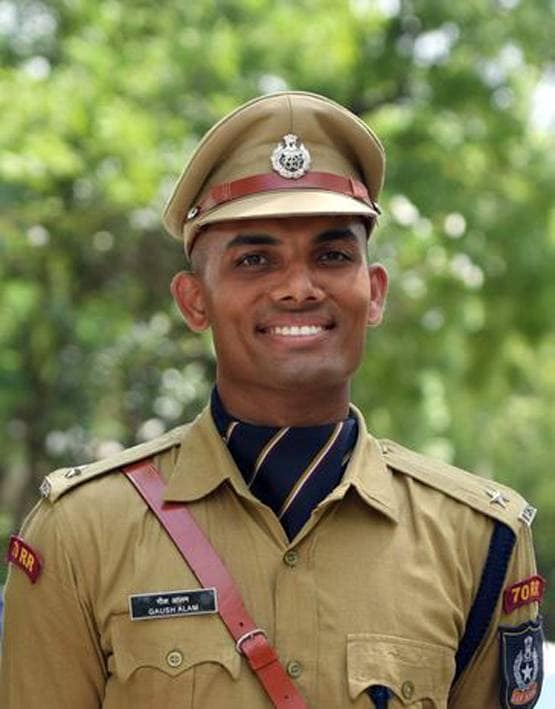 बचपन में पुलिसवालों ने मन में छोड़ी ऐसी छाप, इंजीनियर से बने IPS