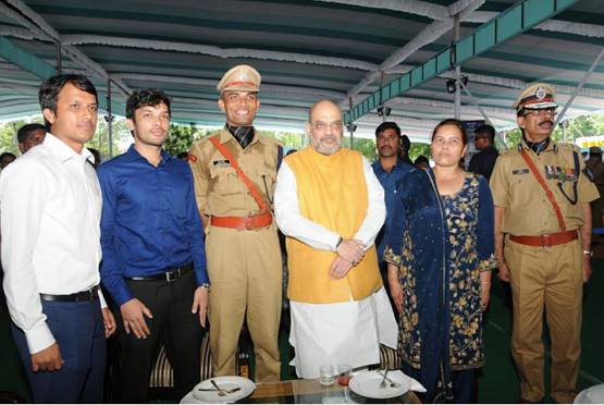 बचपन में पुलिसवालों ने मन में छोड़ी ऐसी छाप, इंजीनियर से बने IPS