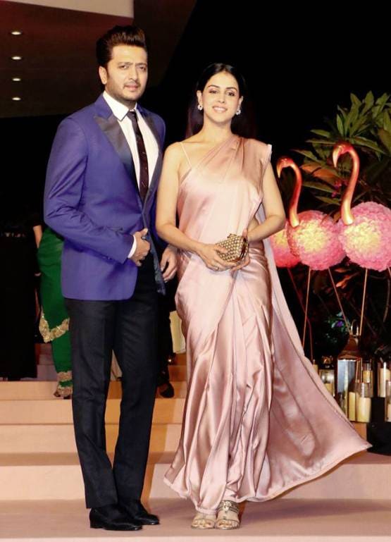 ईशा अंबानी के चैरिटी इवेंट में ग्लैमरस लुक में पहुंचे ये सितारे, Photos