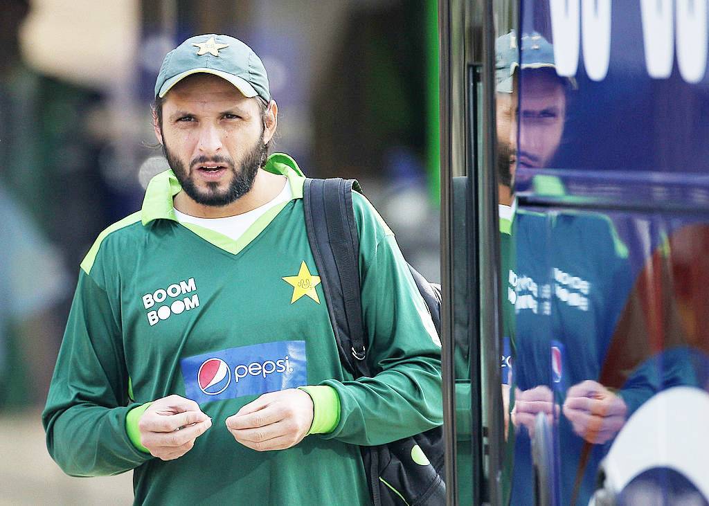 रिकॉर्डतोड़ छक्के जड़ 'हिटमैन' पहुंचे आफरीदी-गेल के बराबर