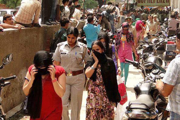 फर्जी आधार कार्ड से बनी बार डांसर, अब सेक्स रैकेट में पकड़ी गई बांग्लादेशी