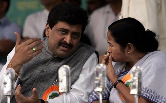 Who is Ashok Chavan: 'वनवास' खत्म कर फिर महाराष्ट्र की सत्ता में लौटे