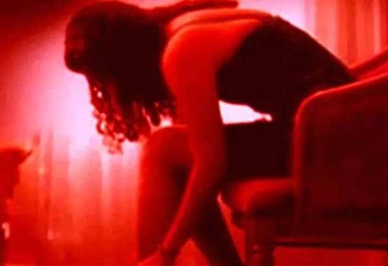 स्ट्रिप क्लब में लड़कियों पर खर्च किए कंपनी के 53 लाख रुपये, फिर...