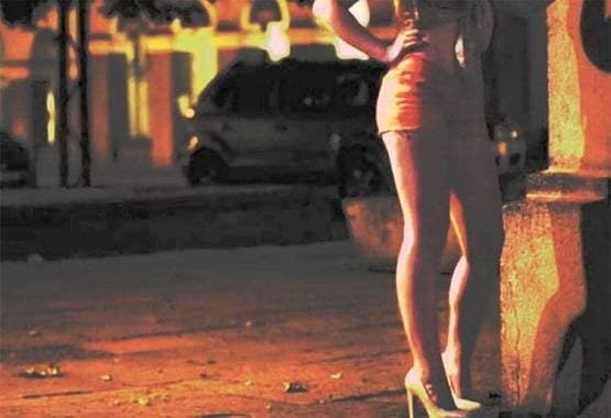 स्ट्रिप क्लब में लड़कियों पर खर्च किए कंपनी के 53 लाख रुपये, फिर...