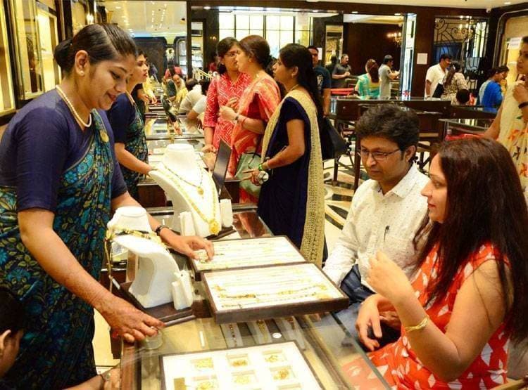 6 दिसंबर तक सस्‍ता सोना बेच रही मोदी सरकार, ये है खरीदने का तरीका