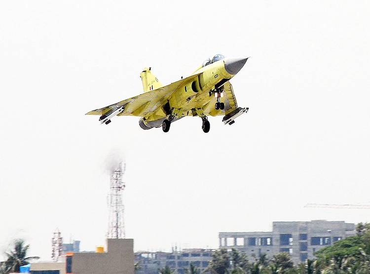 देश में बने इस विमान को खरीद वायुसेना ने बचाए 10 हजार करोड़