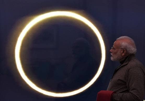 मोदी ने पहना डेढ़ लाख का चश्मा? सोशल मीडिया पर दे रहे 'सबूत'