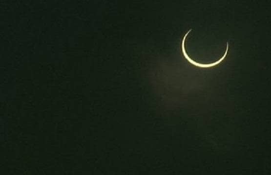 सूर्यग्रहण पर अंधविश्वास की हद पार, बच्चों को जमीन में गाड़ा