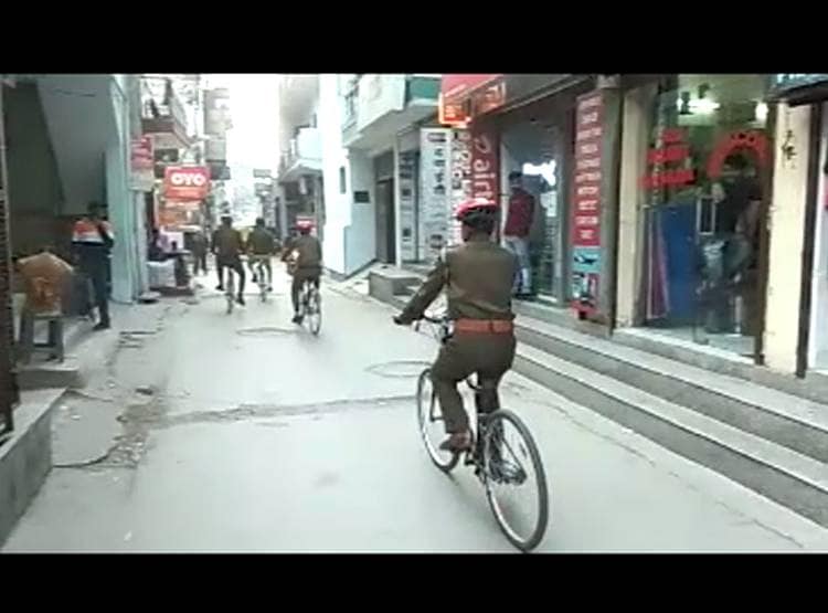 देश के हाइटेक शहर में साइक‍िल से पुल‍िस की गश्त, देखें फोटो