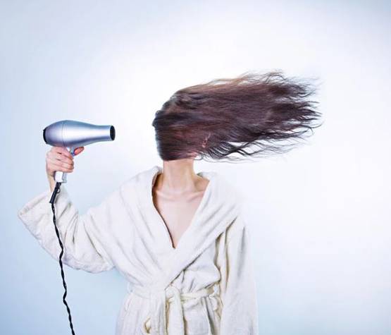 सर्दी में गर्म पानी से नहाना क्या हो सकता है नुकसानदायक?