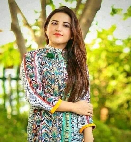 इमरान की कुर्सी पर बैठने वाली Tik Tok स्टार की पिटाई