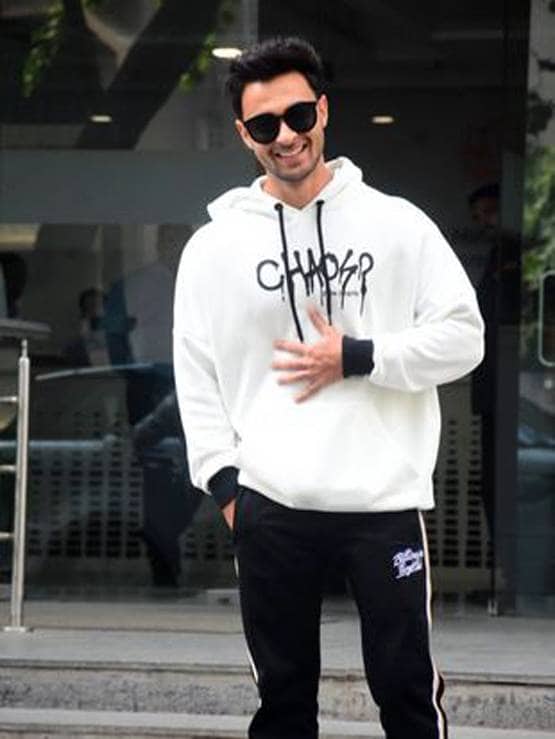 अर्प‍िता ने दिया बेटी को जन्म, सबसे पहले अस्पताल देखने पहुंचीं मां हेलेन