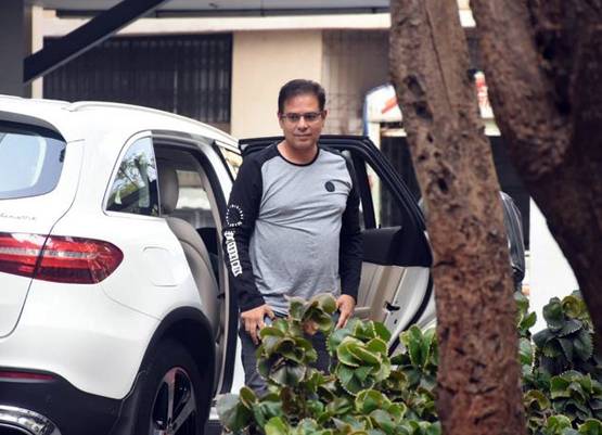 अर्प‍िता ने दिया बेटी को जन्म, सबसे पहले अस्पताल देखने पहुंचीं मां हेलेन