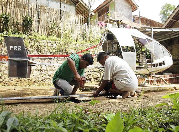 ट्रैफिक जाम से था परेशान, बना दिया खुद का हेलिकॉप्टर
