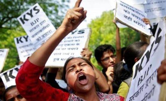 निर्देशक बोले- कंडोम लेकर चलें महिलाएं, रेपिस्ट से कॉपरेट करें